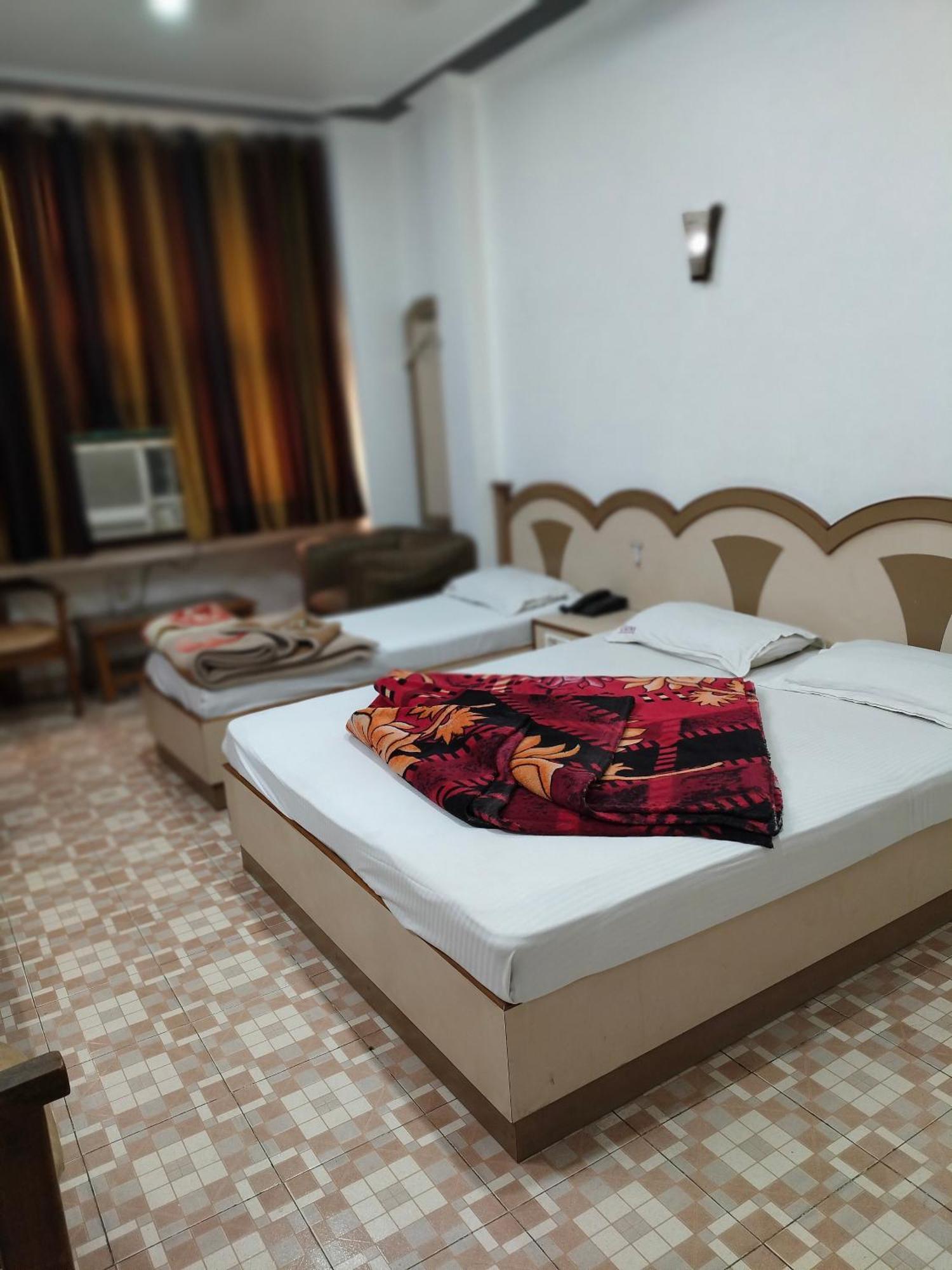 Hotel Yatri International New Delhi Værelse billede