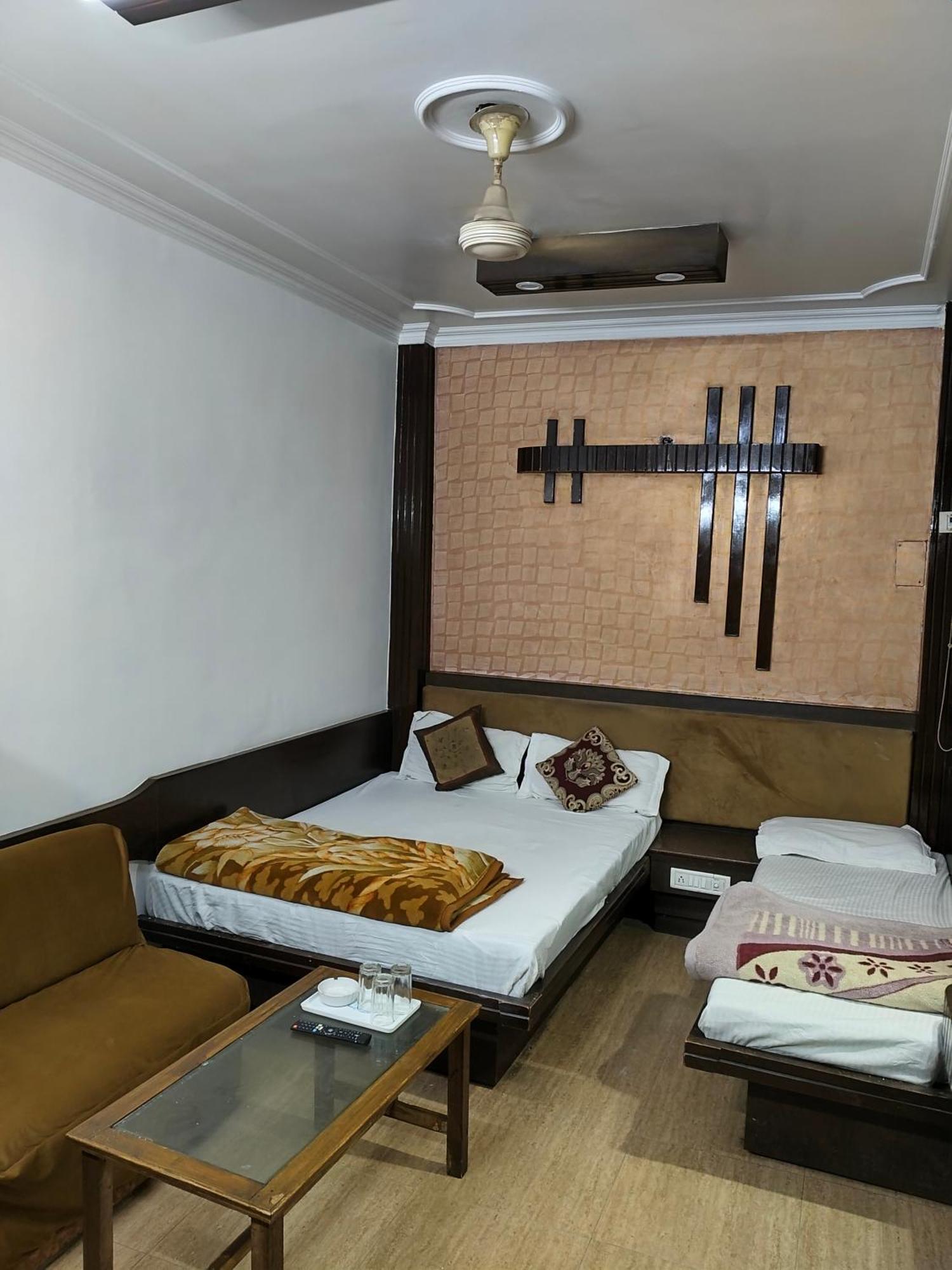 Hotel Yatri International New Delhi Værelse billede