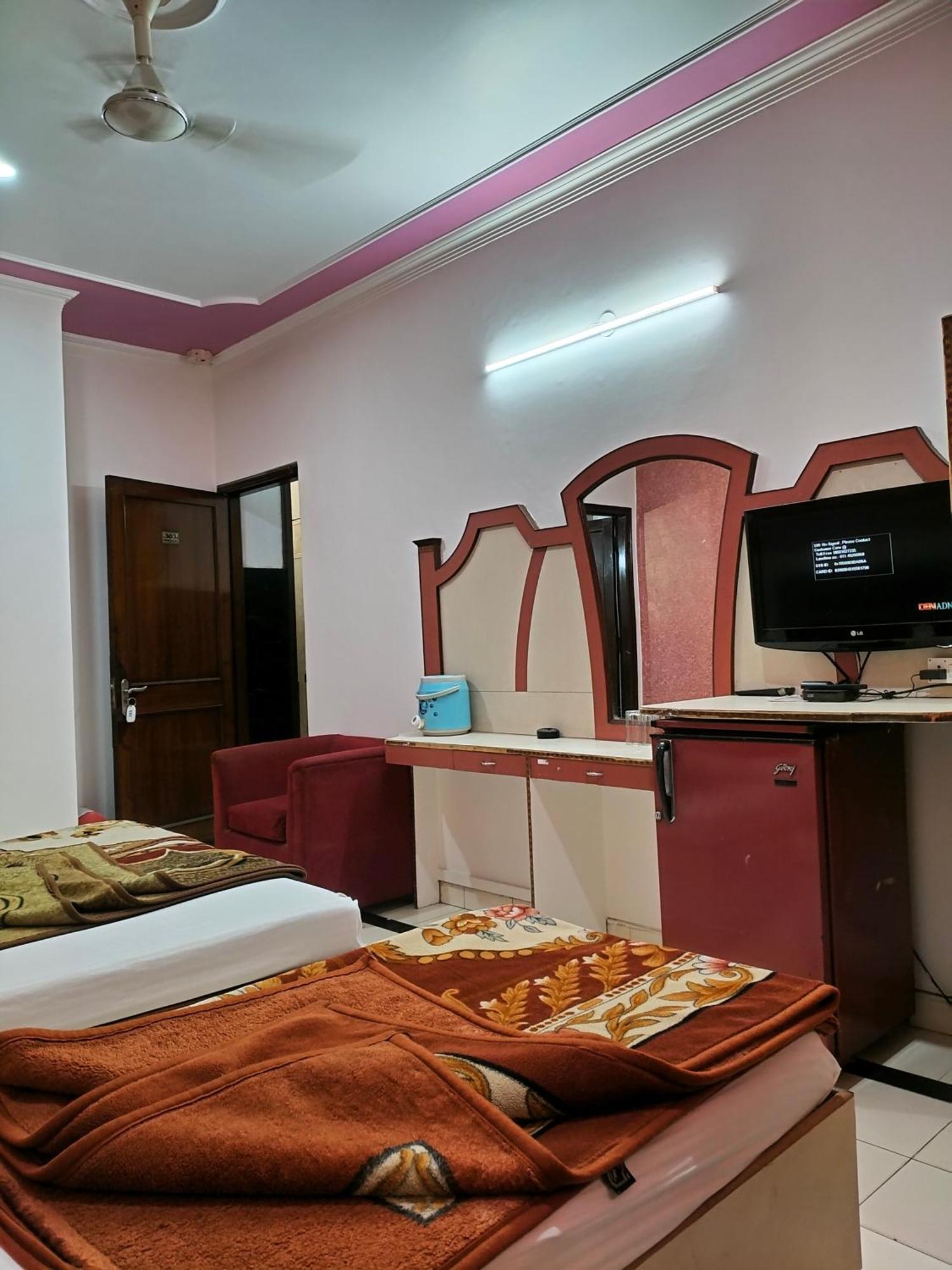 Hotel Yatri International New Delhi Værelse billede