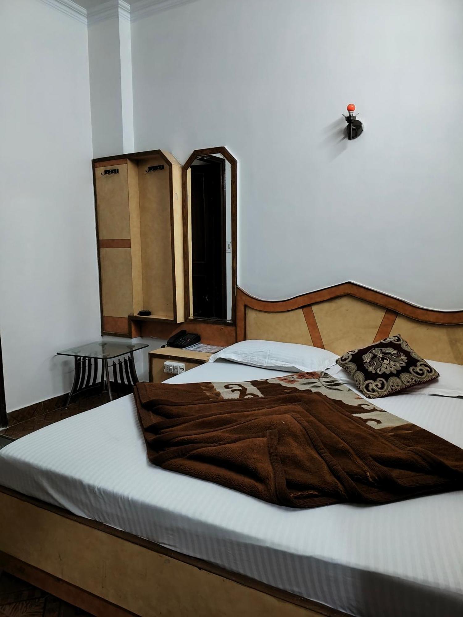 Hotel Yatri International New Delhi Værelse billede