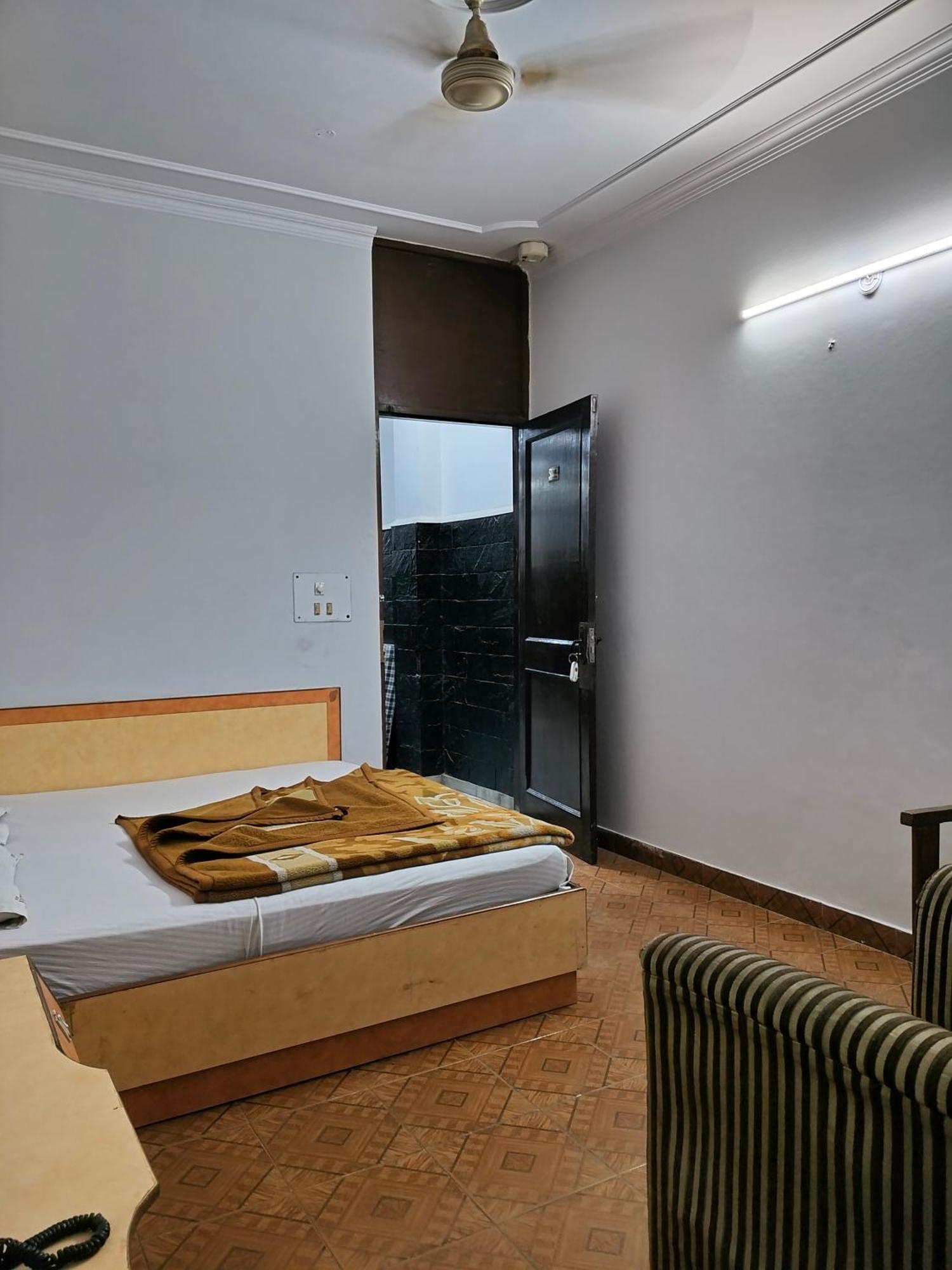 Hotel Yatri International New Delhi Værelse billede