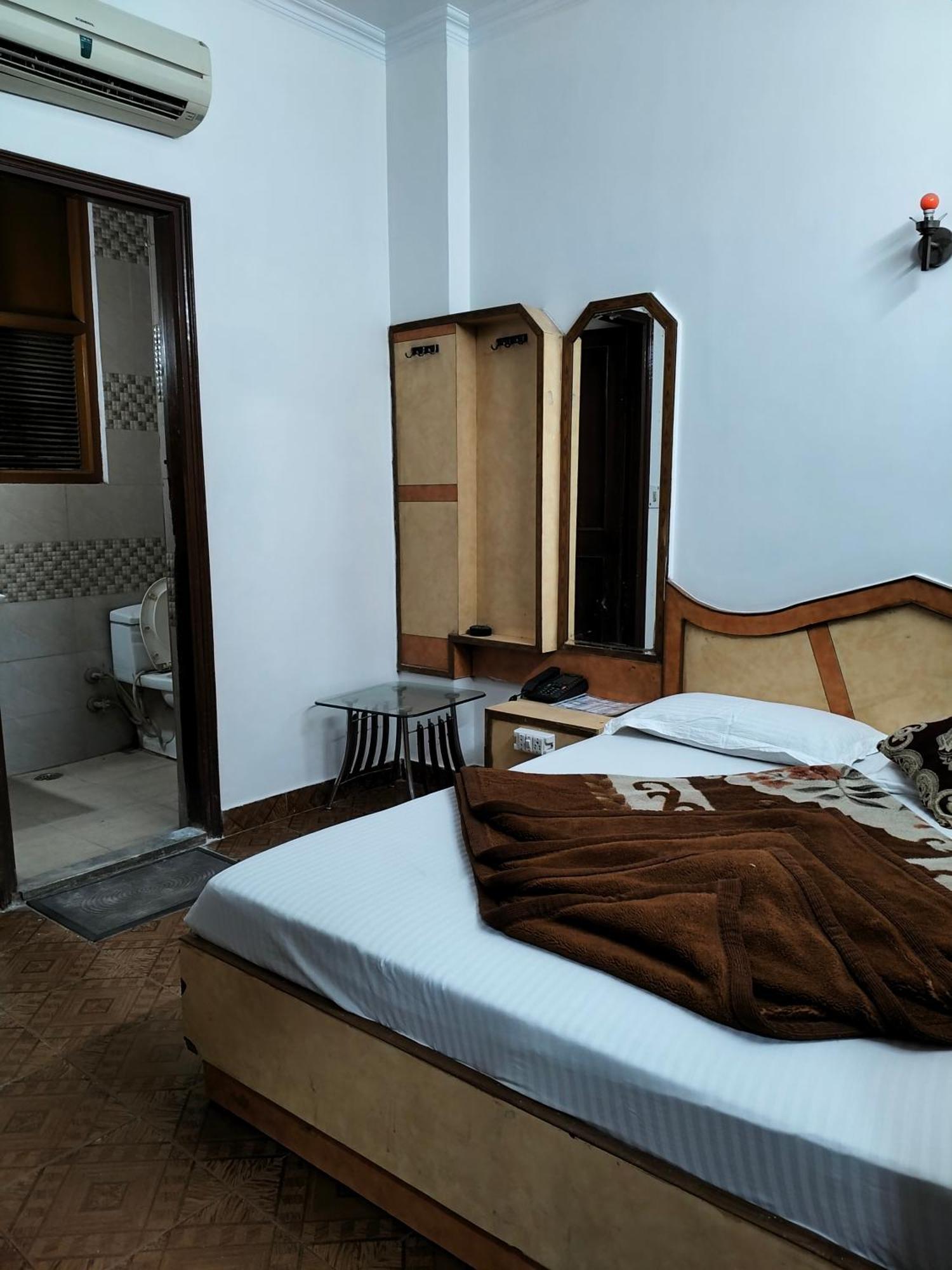 Hotel Yatri International New Delhi Værelse billede