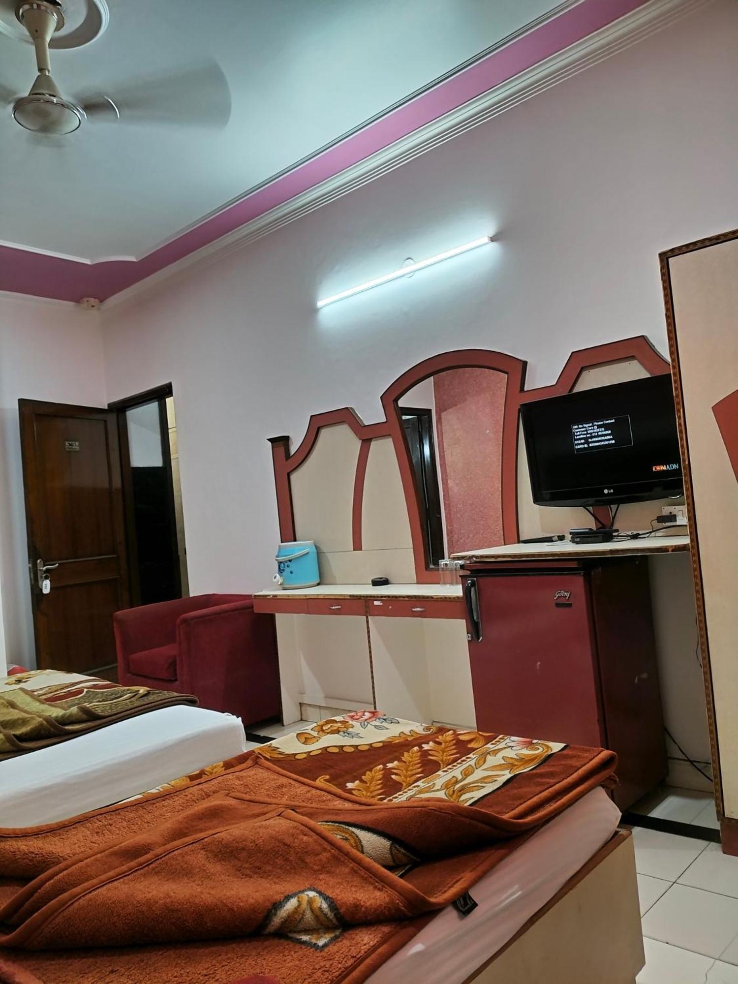 Hotel Yatri International New Delhi Værelse billede