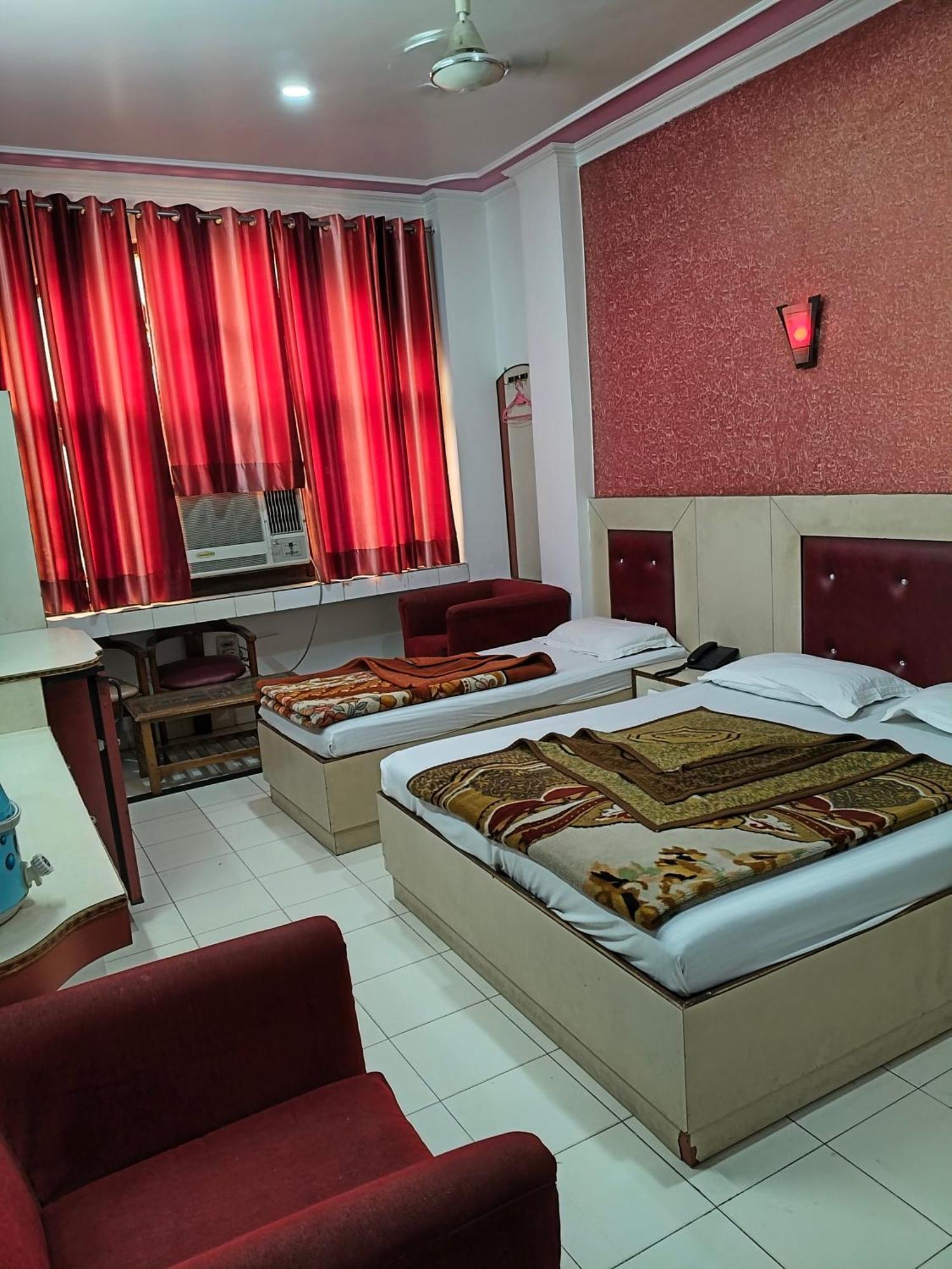 Hotel Yatri International New Delhi Værelse billede