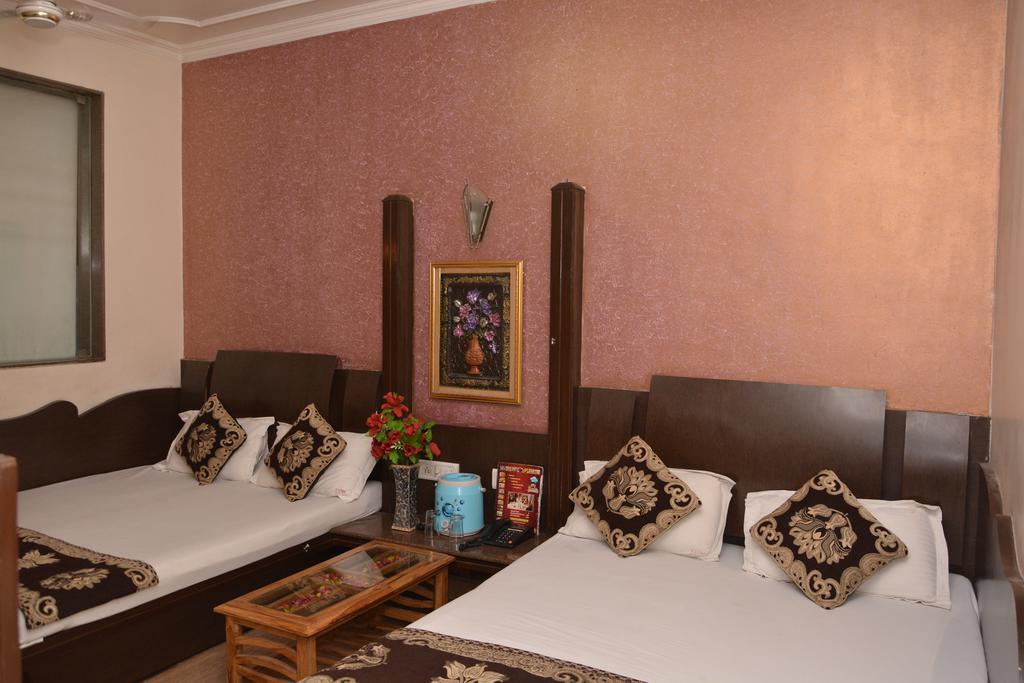 Hotel Yatri International New Delhi Eksteriør billede