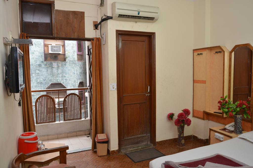 Hotel Yatri International New Delhi Eksteriør billede