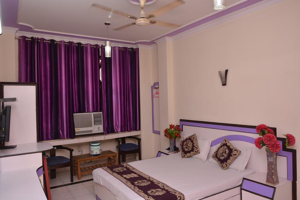 Hotel Yatri International New Delhi Eksteriør billede