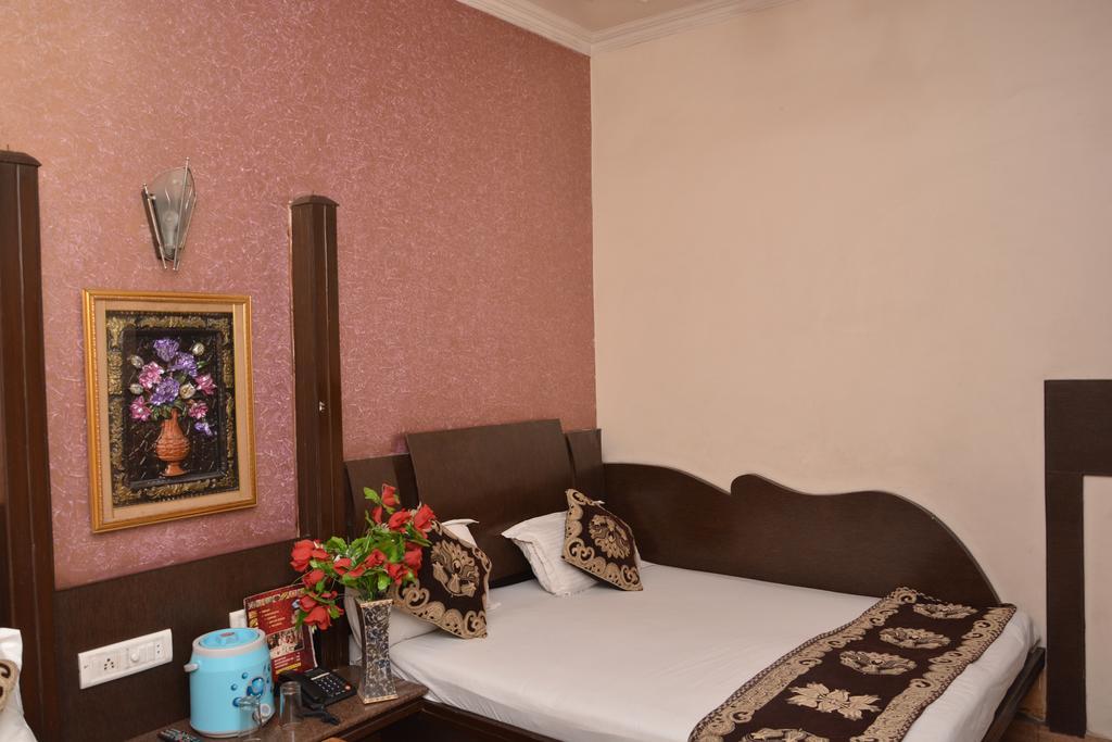 Hotel Yatri International New Delhi Eksteriør billede